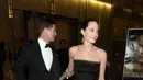 “Brad Pitt (52) dan Angelina Jolie )41) sedang melakukan berbagai hal untuk mengesampingkan ego mereka masing-masing dan meninggalkan drama untuk kebahagiaan anak-anak,” tutur sumber. (AFP/Bintang.com)