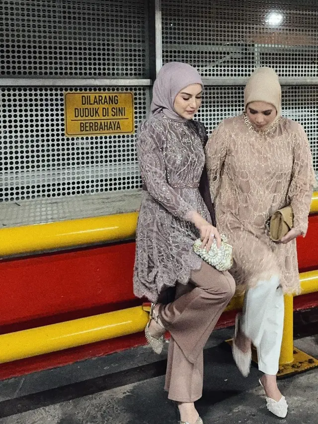 6 Gaya Kondangan Irish Bella yang Bikin Pangling, Terlihat Makin Ramping saat Kenakan Kebaya dan Celana Cutbray