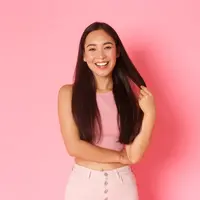 Pelajari cara memilih potongan rambut sesuai tekstur agar tampilan lebih natural, rapi, dan mudah ditata. (Foto: benzoix/Freepik)