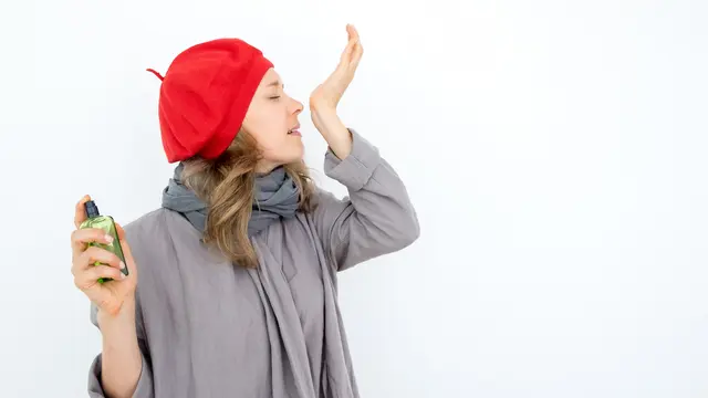 Parfum Fruity Terbaik di Tahun 2025 yang Bikin Kamu Wangi Segar Sepanjang Hari (photo by freepik.com)