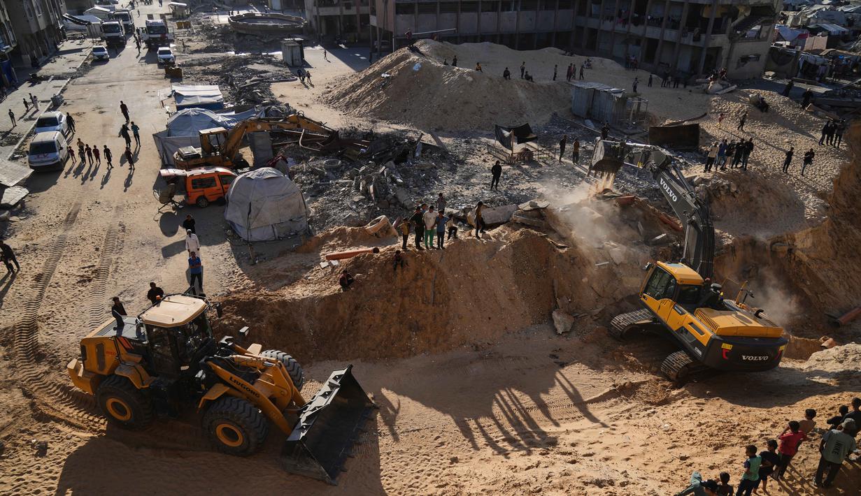 Sebelumnya, pada Minggu 26 Oktober 2025, Israel mengizinkan tim dari Mesir dan Komite Internasional Palang Merah (ICRC) untuk memasuki Jalur Gaza guna mencari jenazah sandera. (AP Photo/Jehad Alshrafi)