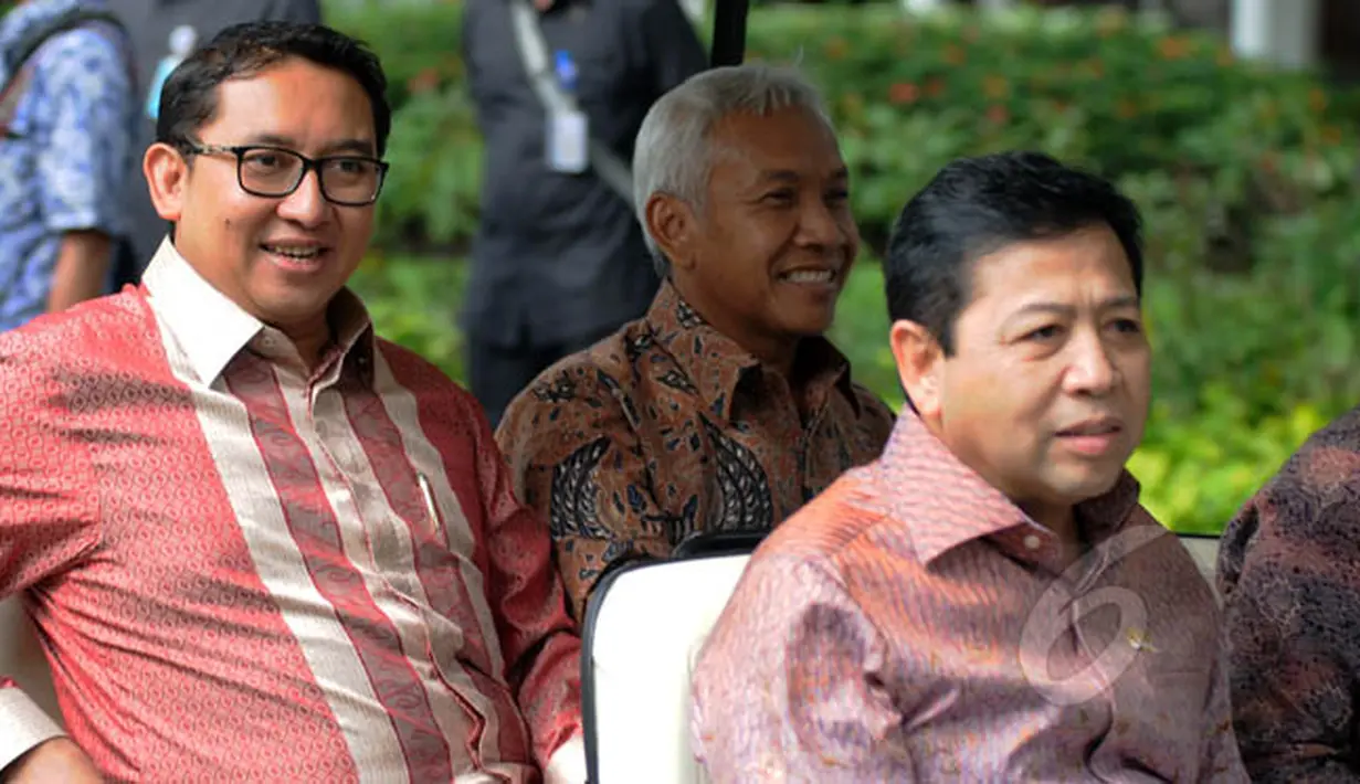Ketua DPR RI, Setya Novanto (kanan) bersama Wakil Ketua DPR Fadli Zon dan Agus Hermanto (tengah) saat akan menemui Presiden Joko Widodo di Istana Merdeka, Jakarta, Senin (2/2/2015). (Liputan6.com/Faizal Fanani)