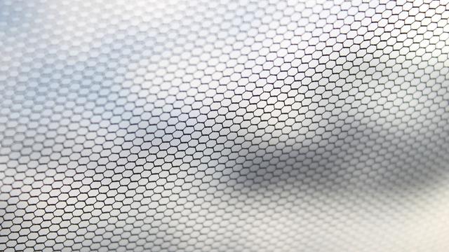 Menggunakan Kelambu saat Tidur