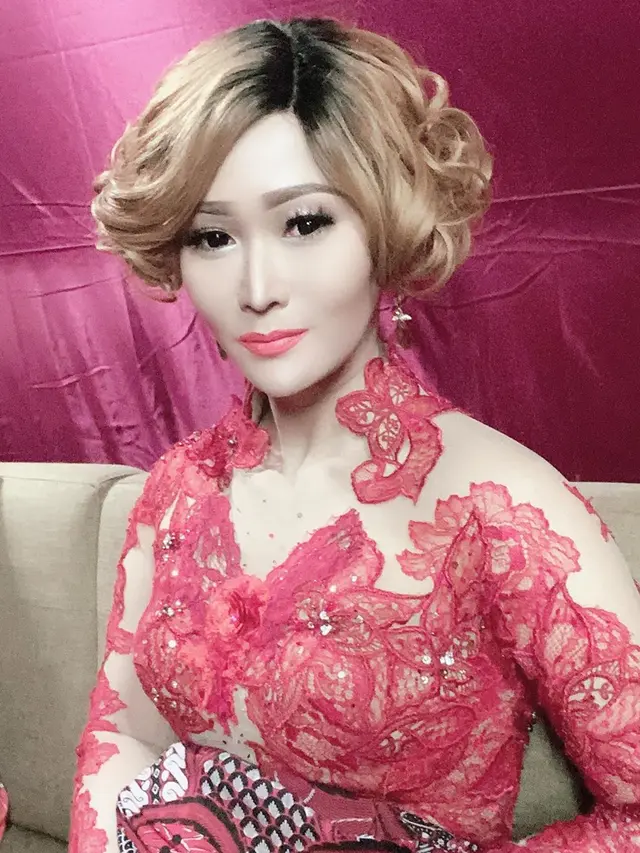 Semakin Memesona, 6 Potret Pedangdut Cantik dengan Rambut Pirang
