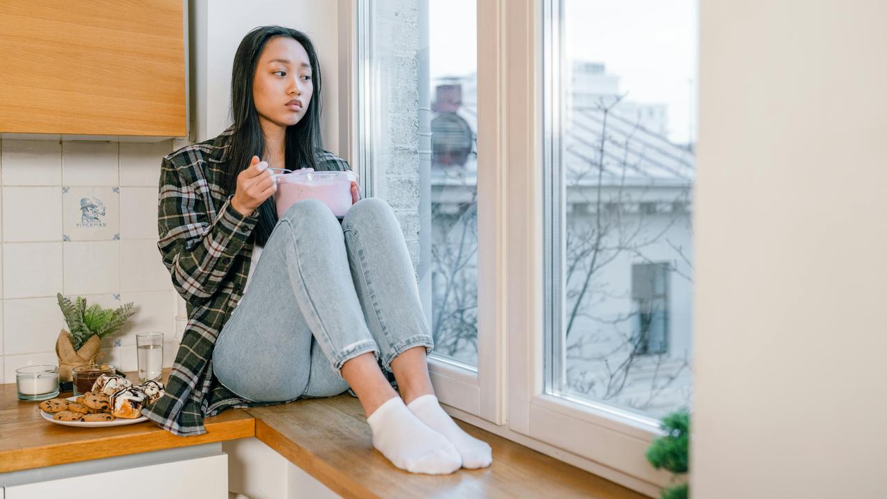 ekspresi sedih merenung serius patah hati kecewa