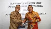 President Director Lintasarta, Arya Damar dan Direktur Utama Takaful Keluarga, Ronny Ahmad Iskandar. (Foto: Lintasarta)