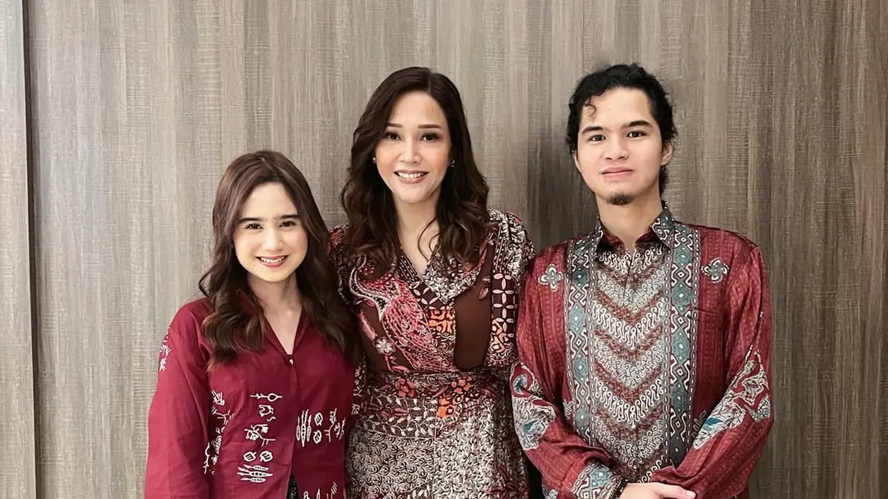 Model Batik Maia Estianty di Berbagai Acara