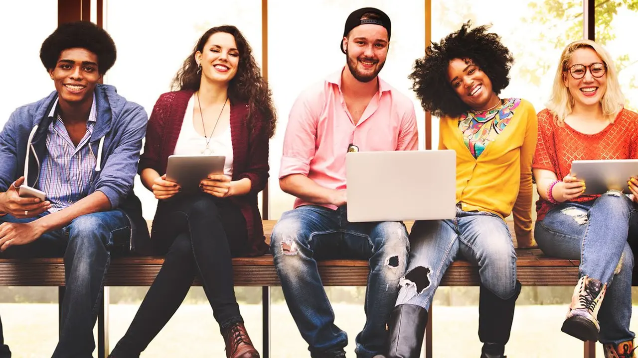 Kamu Bagian dari Generasi Millennials? Perhatikan 5 Tanda Ini