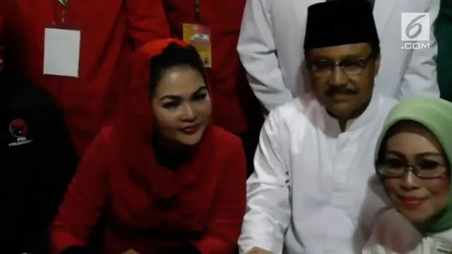 Pasangan cagub dan cawagub Jawa Timur Saifullah Yusuf ( Gus Ipul) dan Puti Guntur Soekarnoputri mendaftar di KPU Jatim.