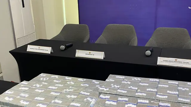 Konferensi Pers OJK terkait pengungkapan hasil penyitaan aset perkara tindak pidana  PT Asuransi Jiwa Prolife Indonesia. (Liputan6.com/Christian)