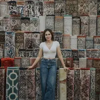 Anti boring, tiru gaya seleb kenakan baju putih dan celana jeans. @wulanguritno.