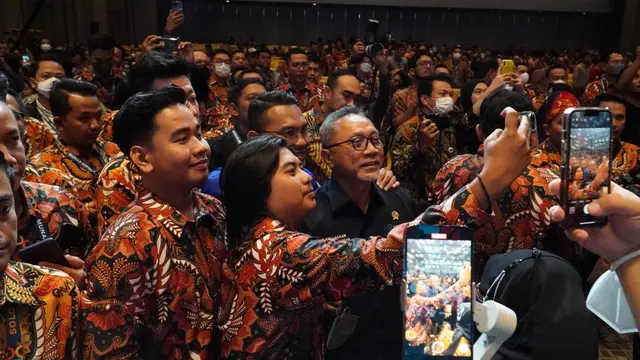 Menteri Perdagangan (Mendag RI) Zulkifli Hasan menghadiri Musyawarah Nasional Himpunan Pengusaha Muda Indonesia (Munas HIPMI) XVII di Solo, Jawa Tengah, Senin, (21/11/2022).