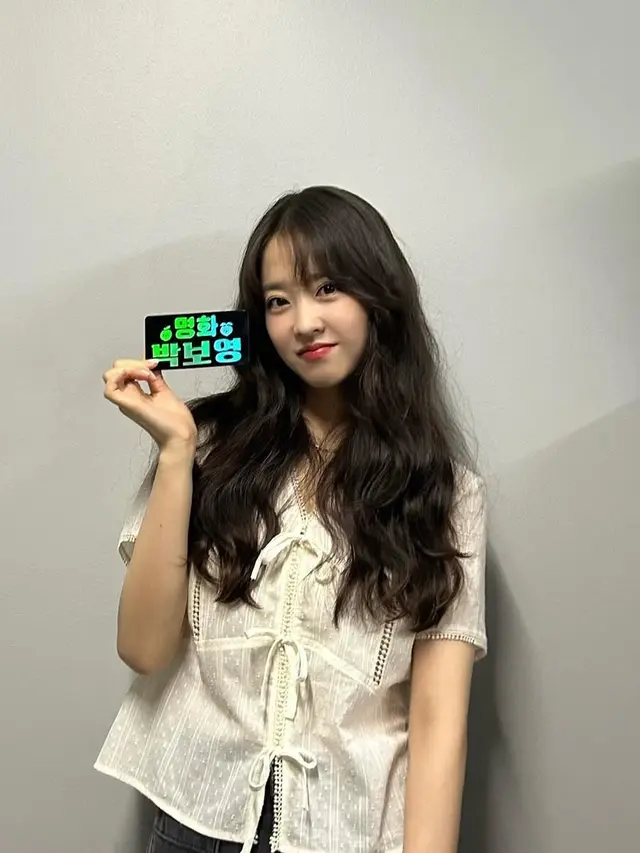 Gaya Rambut Berponi ala Park Bo Young, Tampil Awet Muda di Usia 35 Tahun (foto IG: @boyoung0212_official)