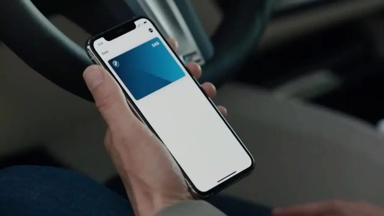 Buka Mobil Listrik BMW Cukup Pakai iPhone (Paultan)