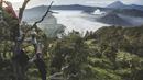 Tim Red Bull Skydive melakukan survei di Puncak Penanjakan, Taman Nasional Bromo Tengger Semeru, Jawa Timur. 27 Februari 2015. (Red Bull Content Pool)