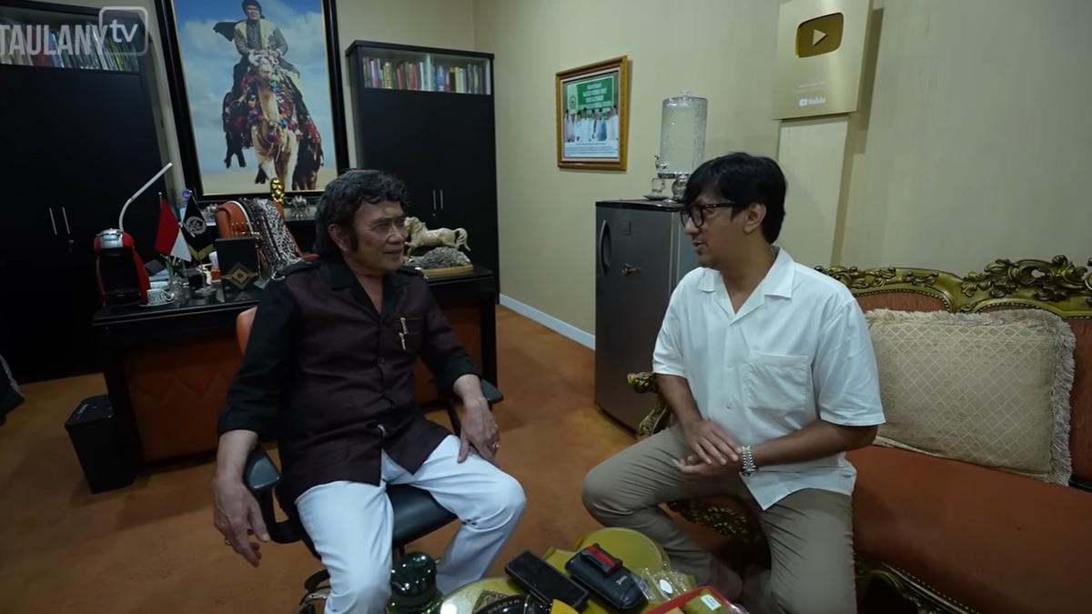 5 Potret Ruang Tamu Rhoma Irama, Interior Klasik Mewah dengan Ukiran Emas