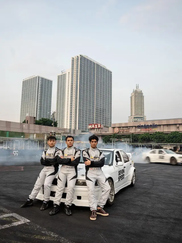 7 Potret Al Ghazali Bareng Tim Driftnya, Bakal Ikut Turnamen Tahun Ini