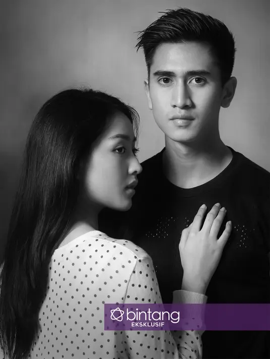 "Kalau aku sih, untuk saat ini masih senang saja dengan hubungan kita yang seperti sekarang." Ujar Verrell Bramasta saat berbincang dengan Bintang.com di lokasi syuting sinetron Anak Sekolahan belum lama ini. (Adrian Putra/Bintang.com)