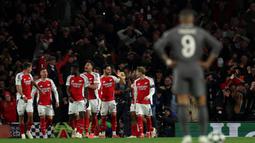 Bermain di hadapan pendukung sendiri, The Gunners tampil imresif menggulung sang juara bertahan Real Madrid dengan skor 3-0. (Adrian Dennis/AFP)