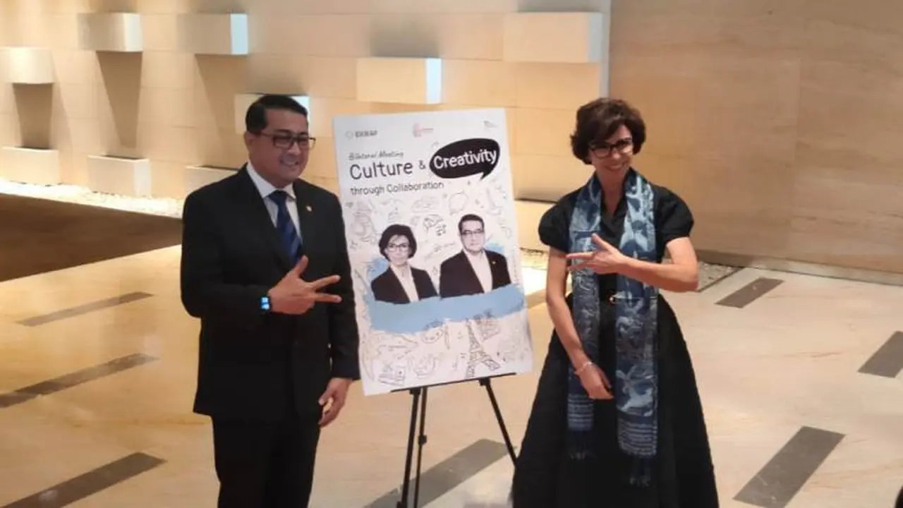 Menteri Ekonomi Kreatif Republik Indonesia (Menteri Ekraf RI) Teuku Riefky Harsya bersama Menteri Kebudayaan Prancis Rachida Dati. (Liputan6.com/Henry)
