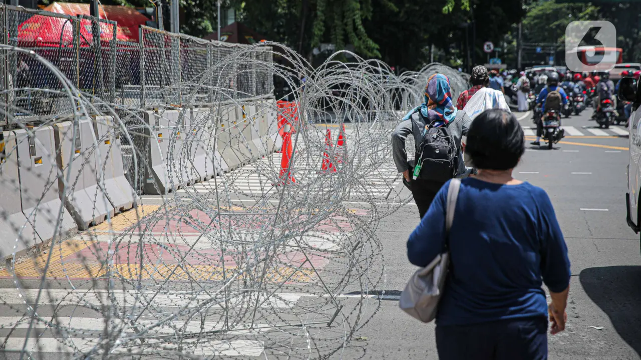 FOTO: Penutupan Sebagian Jalan MH Thamrin