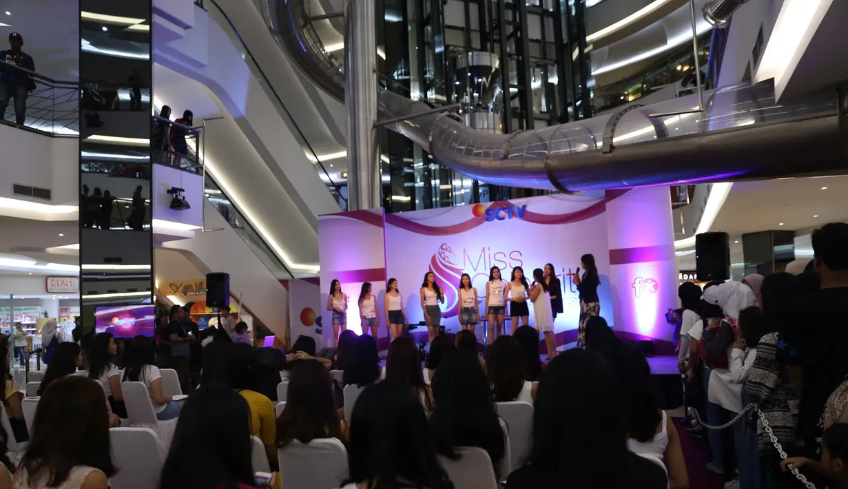 Antusiasme warga Jakarta mengikuti seleksi Miss Celebrity 2016. Pencarian remaja putri yang memiliki bakat akting, presenter dan modeling itu diselenggarakan di FX Sudirman, Jakarta Selatan, Minggu (25/9/2016). (Nurwahyunan/Bintang.com)