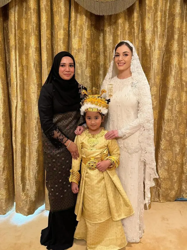 Pangeran Abdul Mateen dan Anisha Rosnah Resmi Bertunangan Jelang Akad Nikah, Bawa Seserahan Berisi Perhiasan hingga Pisau
