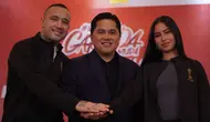 Radja Nainggolan dan Sabreena Dressler merasa bahagia bisa mendapatkan kepercayaan sebagai duta Piala Dunia U-17 2023. Keduanya berharap, event bergengsi dari FIFA itu bisa berjalan lancar dan sesuai harapan. (Bola.com/Adine Wirya)