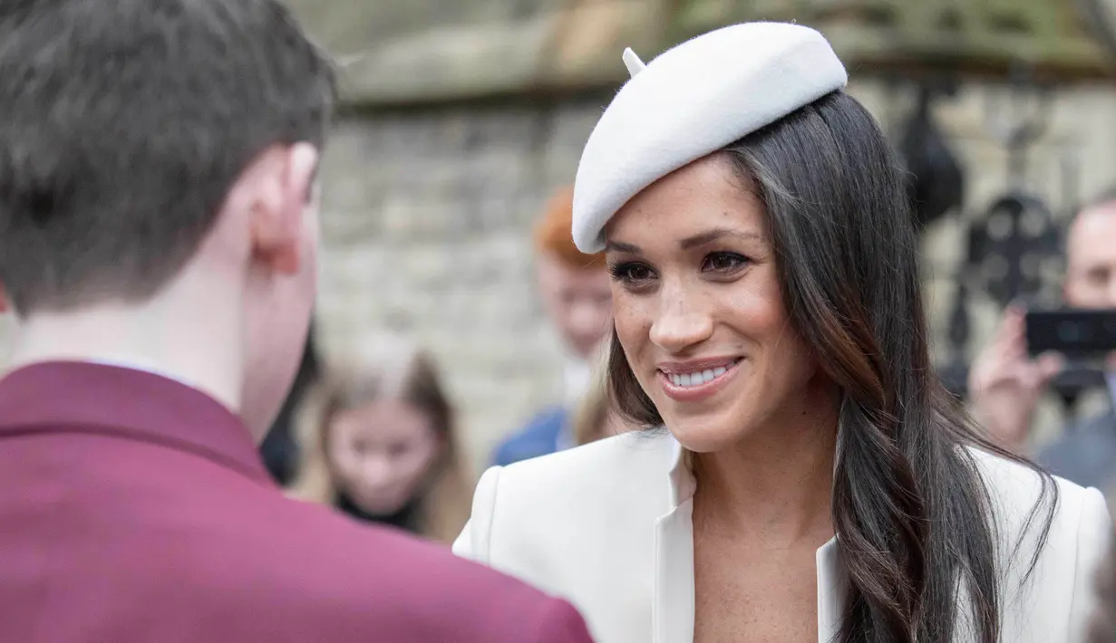 Tunangan Pangeran Harry, Meghan Markle bersama anggota kerajaan Inggris menghadiri acara The Commonwealth Day Service di Westminster Abbey, London, Senin (12/3). Commonwealth Day Service merupakan pertemuan antaragama tahunan Inggris. (AP Photo)