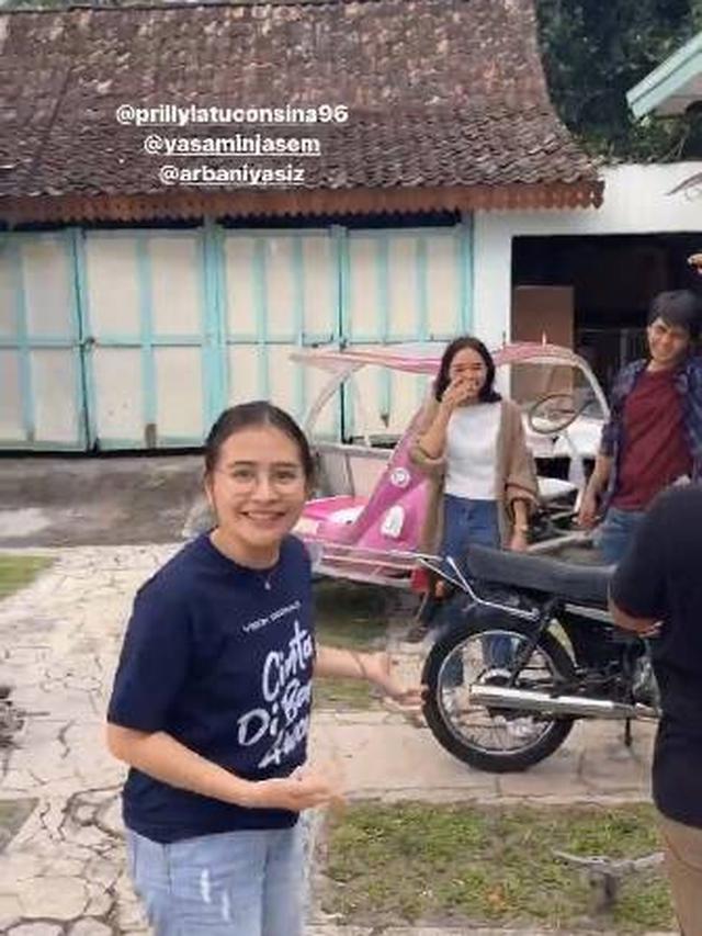 Jadi Produser, Ini 7 Momen Prilly Latuconsina Jalani Selamatan di Hari Pertama Syuting