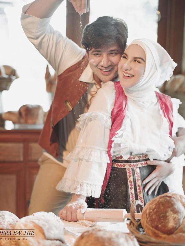 6 Pemotretan Maternity Shoot Irish Bella dan Amar Zoni, Bertema 'Baked with Love'