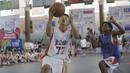 Para pebasket muda saat Kamp Penyisihan Kejuaraan Dunia Jr. NBA untuk wilayah Asia Pasifik di UPH Karawaci, Tangerang, Minggu (16/6). Nantinya akan dipilih 10 putra dan 10 putri untuk Kejuaraan Dunia. (Bola.com/Vitalis Yogi Trisna)