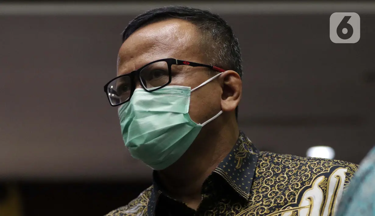 Terdakwa suap izin ekspor benih lobster tahun 2020, Edhy Prabowo usai sidang pembacaan tuntutan di Pengadilan Tipikor Jakarta, Selasa (29/6/2021). Mantan Menteri Kelautan dan Perikanan, Edhy Prabowo dituntut lima tahun penjara dan denda Rp 400 juta. (Liputan6.com/Helmi Fithriansyah)