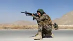 Prajurit wanita dari Tentara Nasional Afghanistan (ANA) memfokuskan bidikannya saat latihan menembak di Kabul Military Training Centre (KMTC) di Afghanistan, 26 Oktober 2016. Prajurit wanita ANA ini mayoritas berusia 19-25 tahun. (REUTERS/Mohammad Ismail)