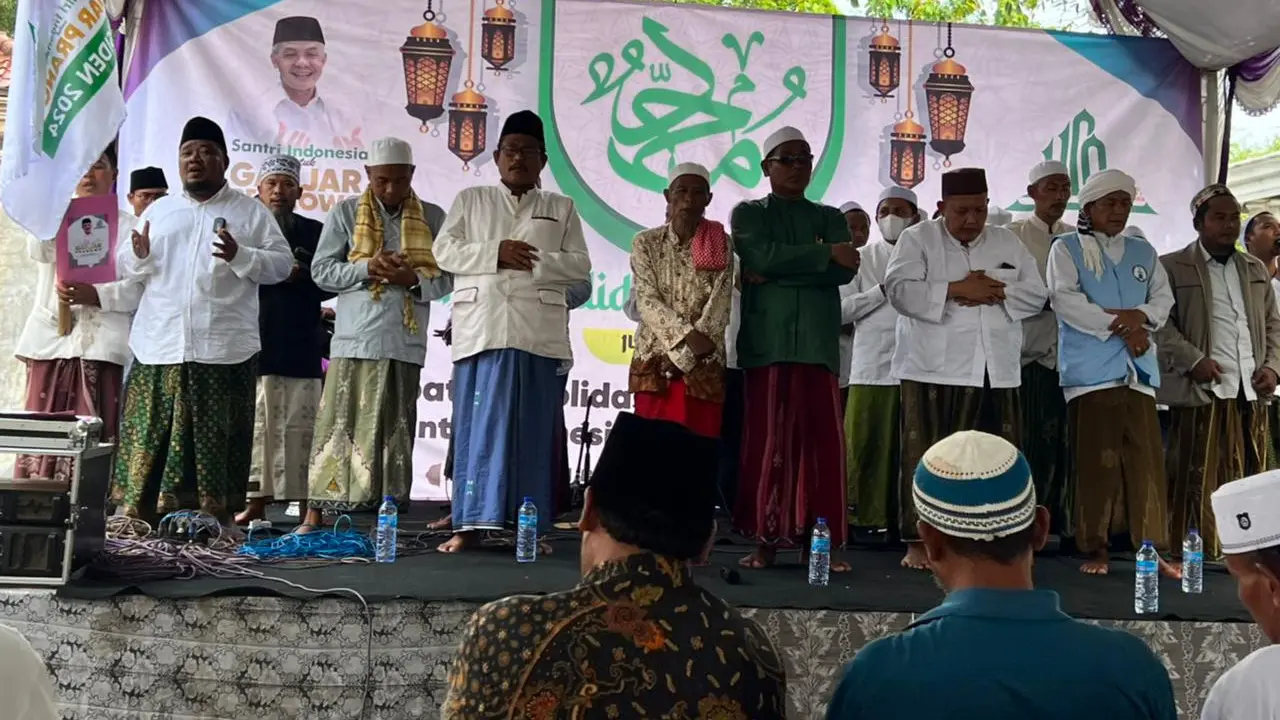 Santri di Bangkalan deklarasi dukung Ganjar Pranowo di Pilpres 2024. (Dian Kurniawan/Liputan6.com)