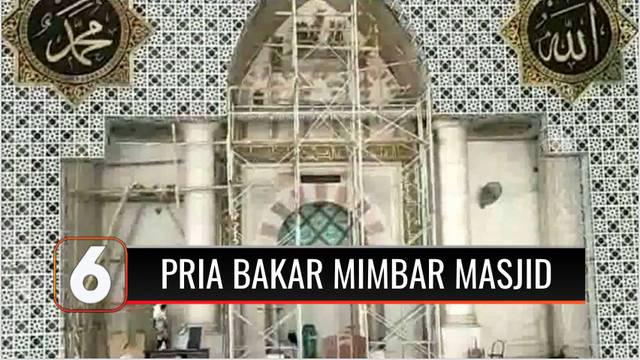Polisi menangkap pembakar mimbar Masjid Raya di Makassar, Sulawesi Selatan. Motif pembakaran, pelaku dendam karena pernah dilarang tidur di dalam masjid, dan sama sekali tidak terkait dengan SARA.