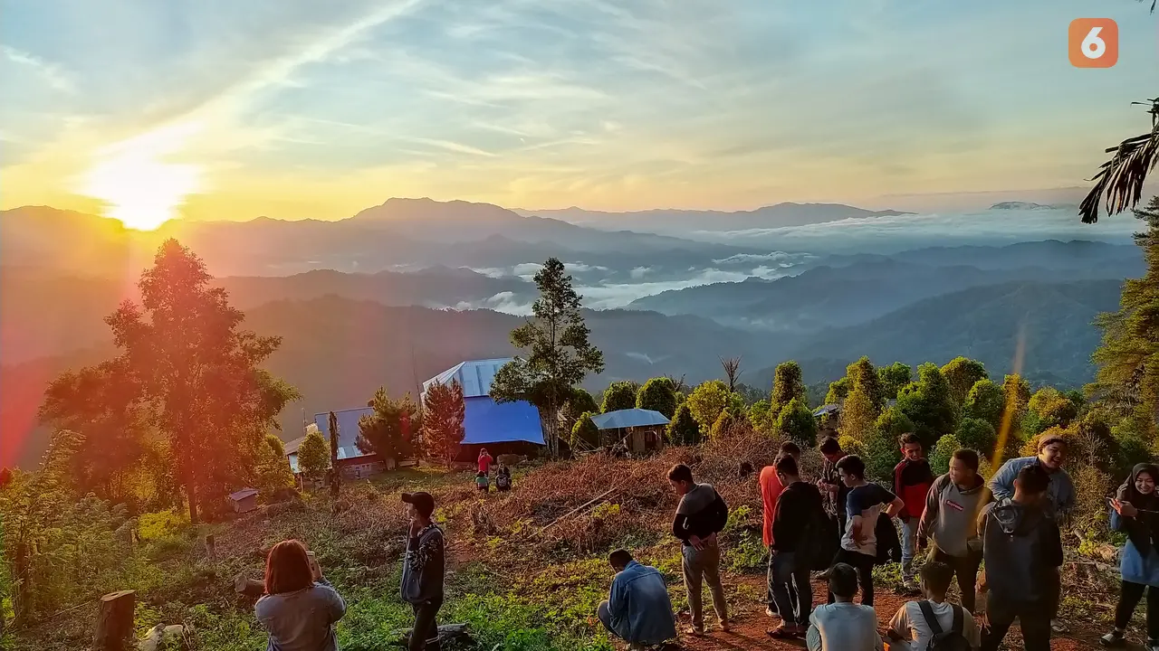 Matahari terbit di Puncak Dulamayo (Arfandi/Liputan6.com)