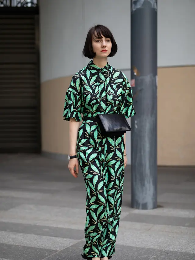 Tak Mau Biasa Saja, Pakai Gaun Taburan Motif Mencolok Mata