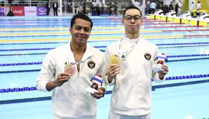 I Gede Siman Sudartawa dan Jason Donovan Yusuf dengan medali SEA Games 2025. (Dok PB AI)