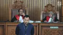 Penyanyi sekaligus dokter bedah plastik Tompi saat menjadi saksi sidang lanjutan kasus berita bohong Ratna Sarumpaet  di PN Jakarta Selatan, Selasa (23/4). Tompi hadir atas undangan PN Jaksel sebagai saksi fakta. (Liputan6.com/Herman Zakharia)