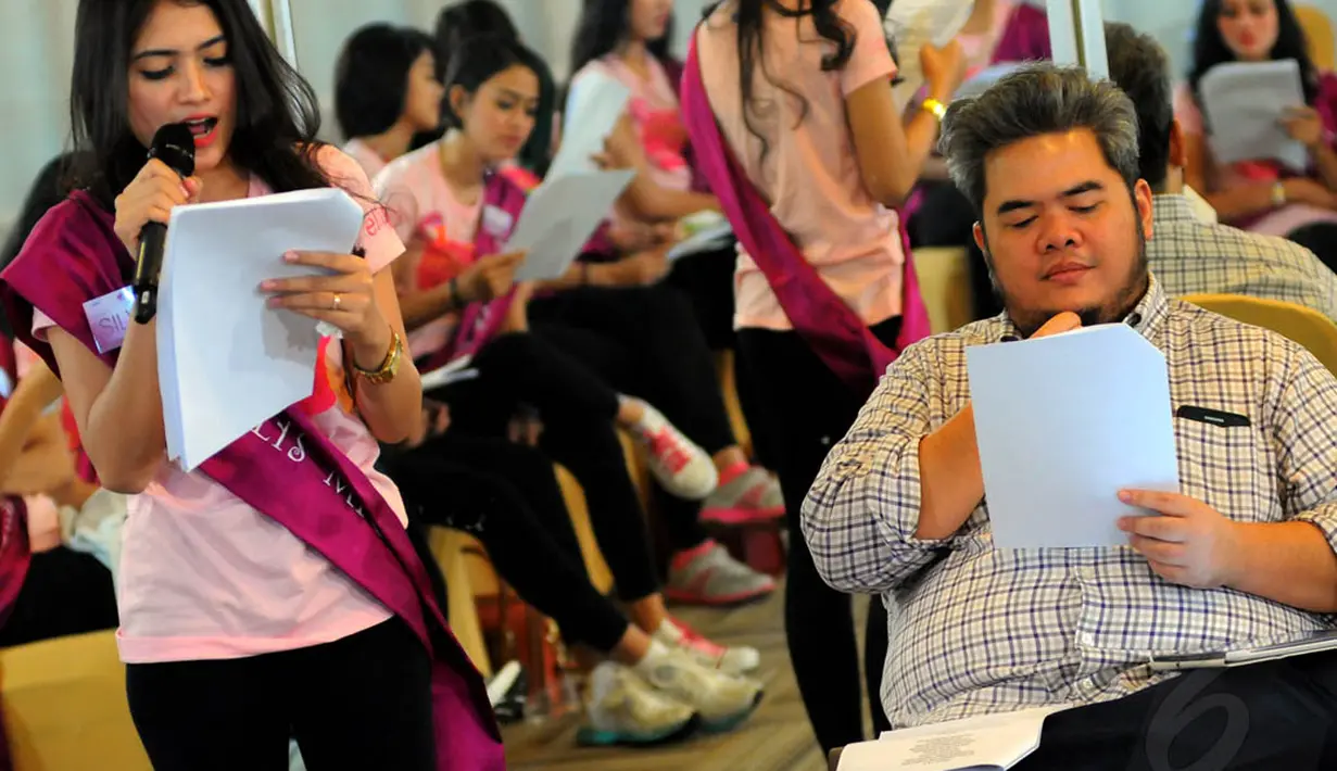 Kelas vokal bersama Indra Aziz tersebut untuk menambah bekal para finalis untuk menjadi entertainer sejati dan multitalenta, Jakarta, (18/10/14). (Liputan6.com/Faisal R Syam)