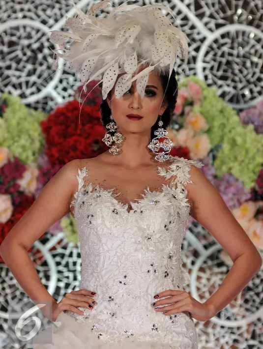 Model memperagakan busana Yohannes Bridal saat fashion show gaun pengantin bertema "Wedding Open House" di Jakarta, (20/2).  Pameran Fashion Show Wedding Open House ini di gelar dari tanggal 20 - 21 Februari 2016.(Liputan6.com/JohanTallo)