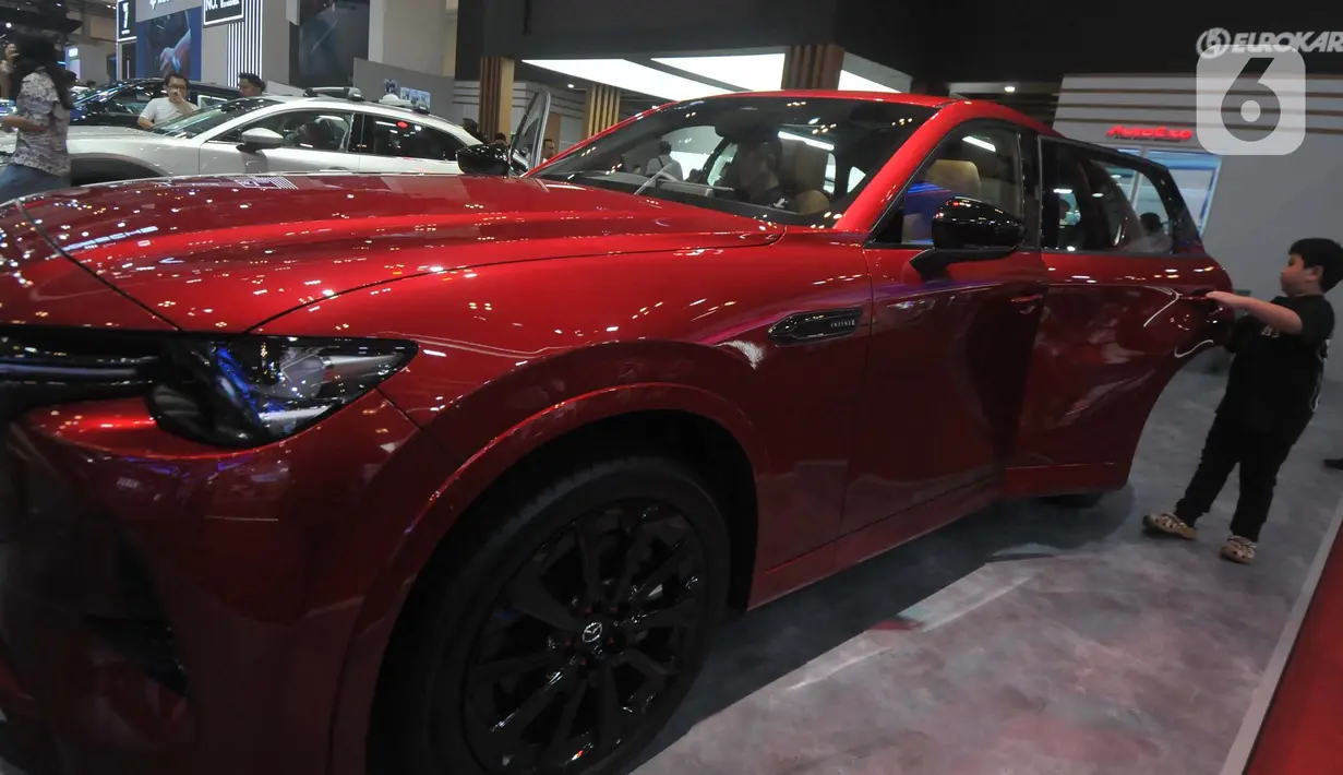 CX-60 Pro tersedia dalam pilihan warna Soul Red Crystal Metallic, Machine Grey Metallic, Platinum Quartz Metallic, Deep Crystal Blue Mica, dan Jet Black Mica. (merdeka.com/Imam Buhori)