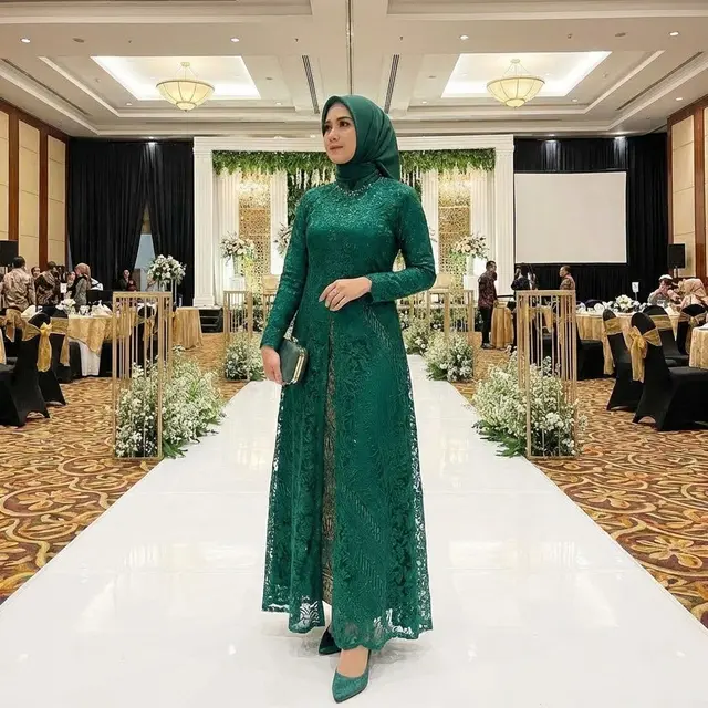 Gamis Brokat Batik Penuh dengan Warna Bold