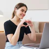 ilustrasi perempuan menggunakan laptop/Photo by Artem Podrez from Pexels