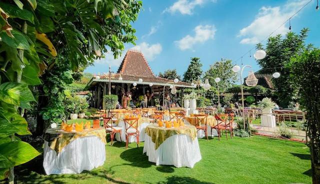 8. Pendhopo Ayem Tentrem