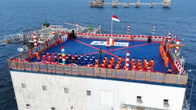 Sebanyak 80 pekerja Pertamina Hulu Energi Offshore North West Java (PHE ONWJ) melaksanakan upacara dalam rangka HUT ke-79 RI.