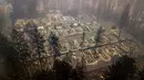 Pemandangan usai kebakaran melanda Kota Paradise, California, AS, Kamis (15/11). Sebagian besar rumah telah hilang, begitu juga ratusan toko dan bangunan lainnya. (AP Photo/Noah Berger)