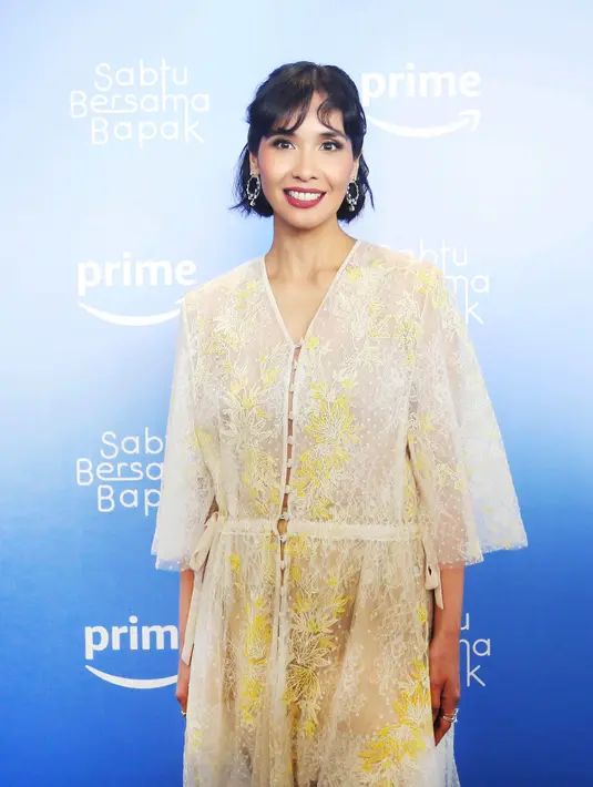 Hal ini diakui Vino dalam penayangan perdana serial terbaru yang dibintanginya bersama sang istri. Karakter Gunawan dan Itje yang diperankan Vino dan Marsha Timothy menggunakan Bahasa Sunda dan Bahasa Indonesia. [Foto: Bambang E Ros/Fimela.com]