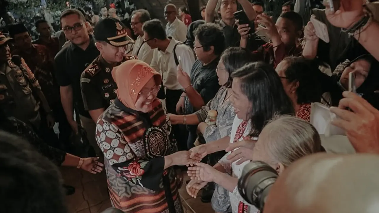 6 Momen Tri Rismaharini Kunjungi  Gereja di Surabaya, Salah Satunya Bekas Lokasi Bom